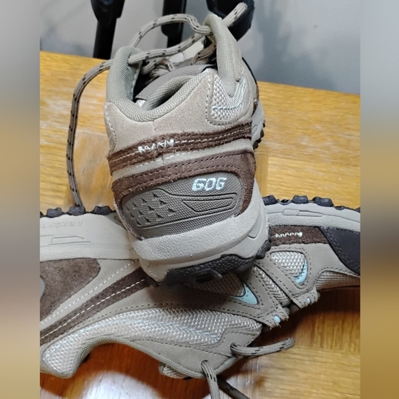 New Balance 606 Brown Trail Hiking Walking Athletic Shoes Women’s 7 size - Picture 14 of 16